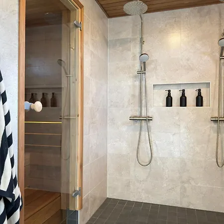 New 2026 Aidu Private Lakefront Ruka, 2 Saunas Semesterbostad Kuusamo