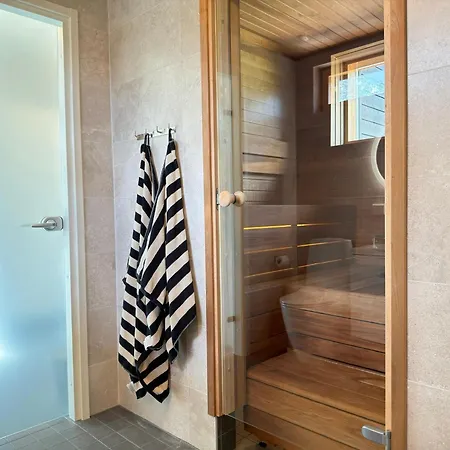 New 2026 Aidu Private Lakefront Ruka, 2 Saunas
