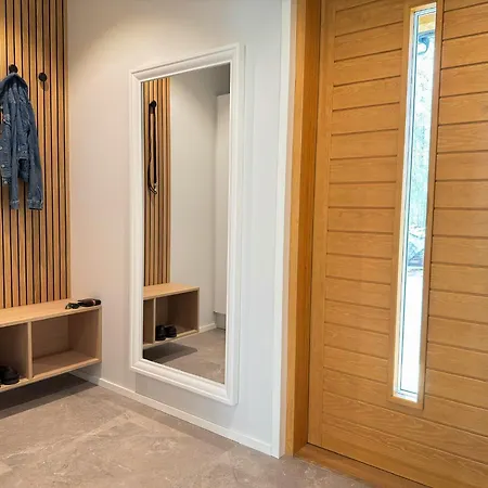 Semesterbostad New 2026 Aidu Private Lakefront Ruka, 2 Saunas *
